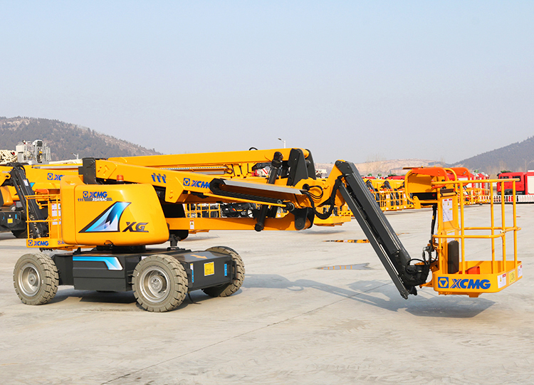 XCMG official 20m self-propelled articulated boom lift XGA20 mobile elevating work platform for sale